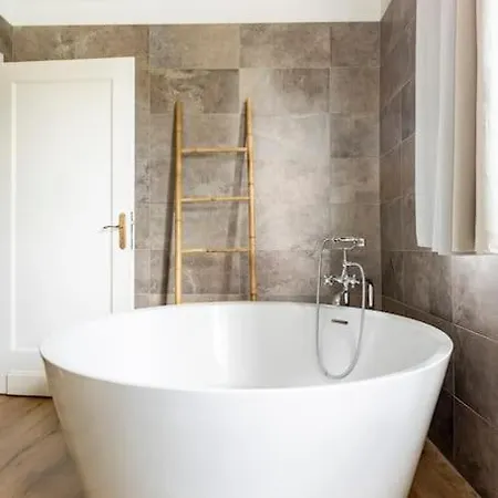 Superbe Dans Maison Bourgeoise Avec Jardin Arbore Apartment