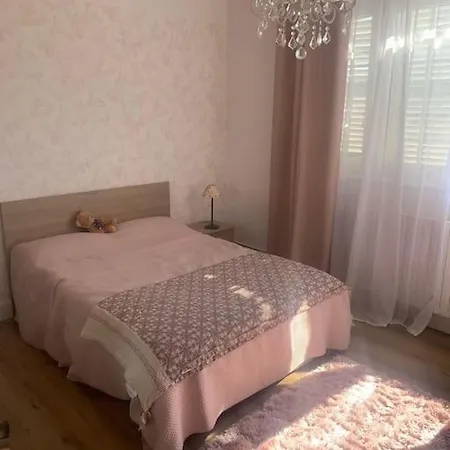 Superbe Dans Maison Bourgeoise Avec Jardin Arbore *