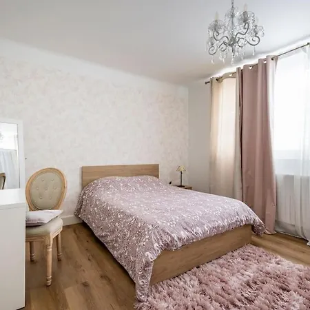 Superbe Dans Maison Bourgeoise Avec Jardin Arbore *