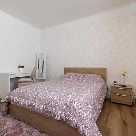 Superbe Dans Maison Bourgeoise Avec Jardin Arbore Apartment *