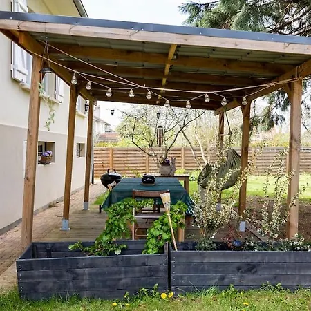 Apartment Superbe Dans Maison Bourgeoise Avec Jardin Arbore Metz